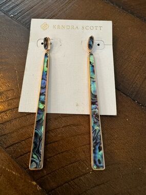 Kendra Scott Brooklyn Shell Drop Earrings in Abalone Shell.